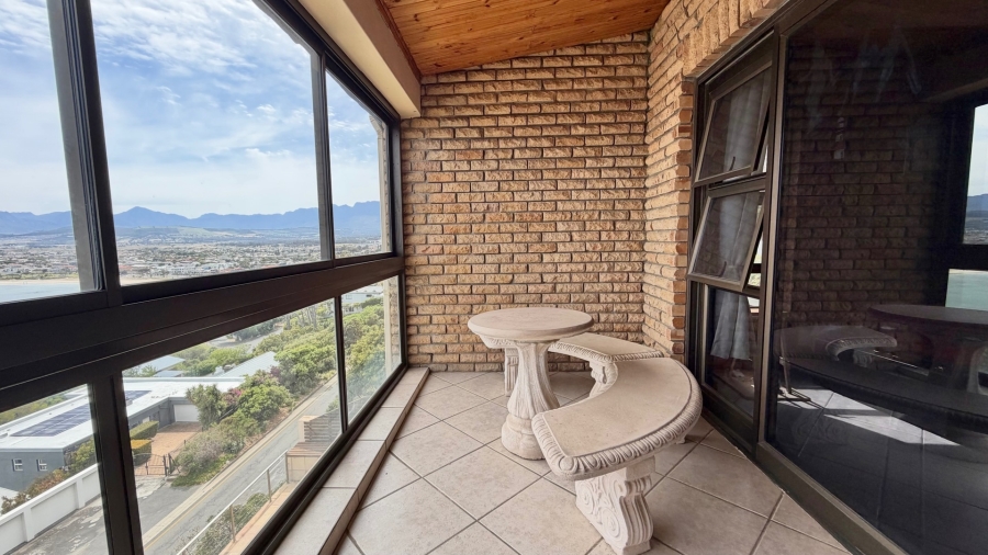 3 Bedroom Property for Sale in Mountainside Western Cape